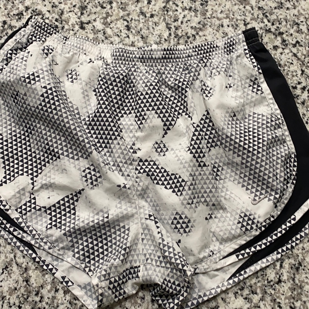 Woman’s Nike dri fit size large